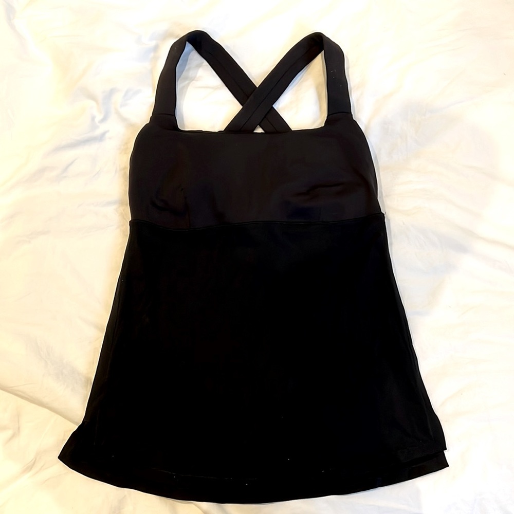 EUC/Vguc sz 6 black criss cross back lululemon top